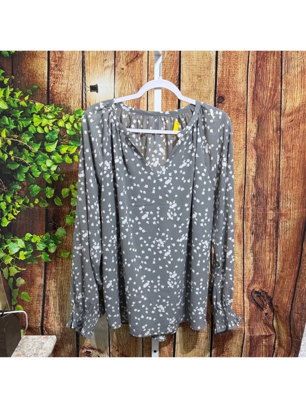 Gray Floral-Print V-Neck Long-Sleeve Blouse